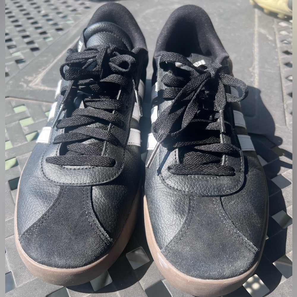 Men’s Addidas. In good condition. Size 10.5.